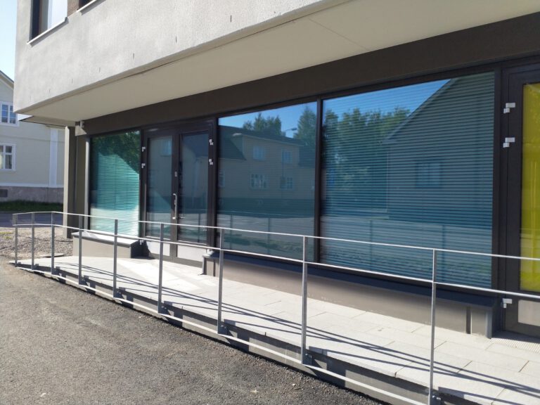 Kirkkaan lämmöntorjuntakalvot Raumalla