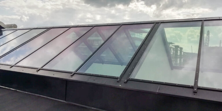 Auringonsuojakalvotus Turun jokirannan tuntumassa