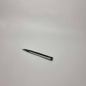 Puukko ikkunakalvon leikkaamiseen