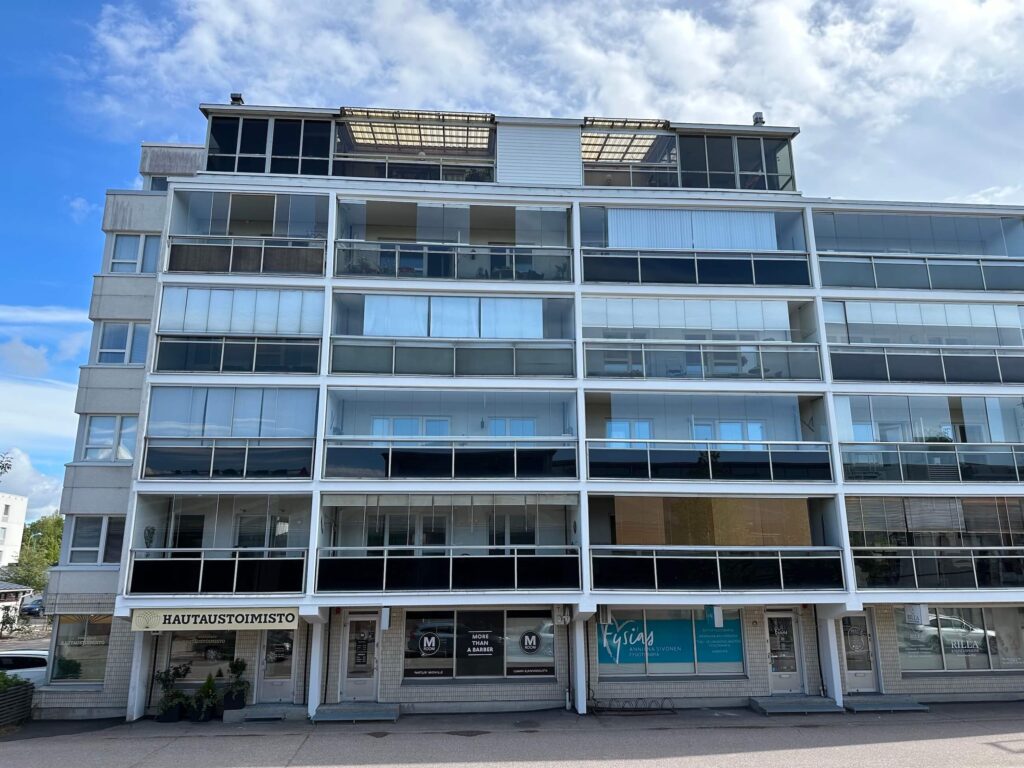 Parvekkeen ikkunakalvot